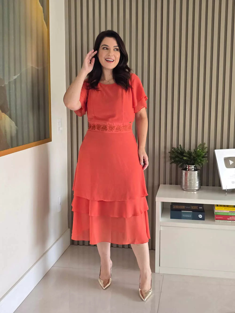 VESTIDO BORDADO COM CAMADAS