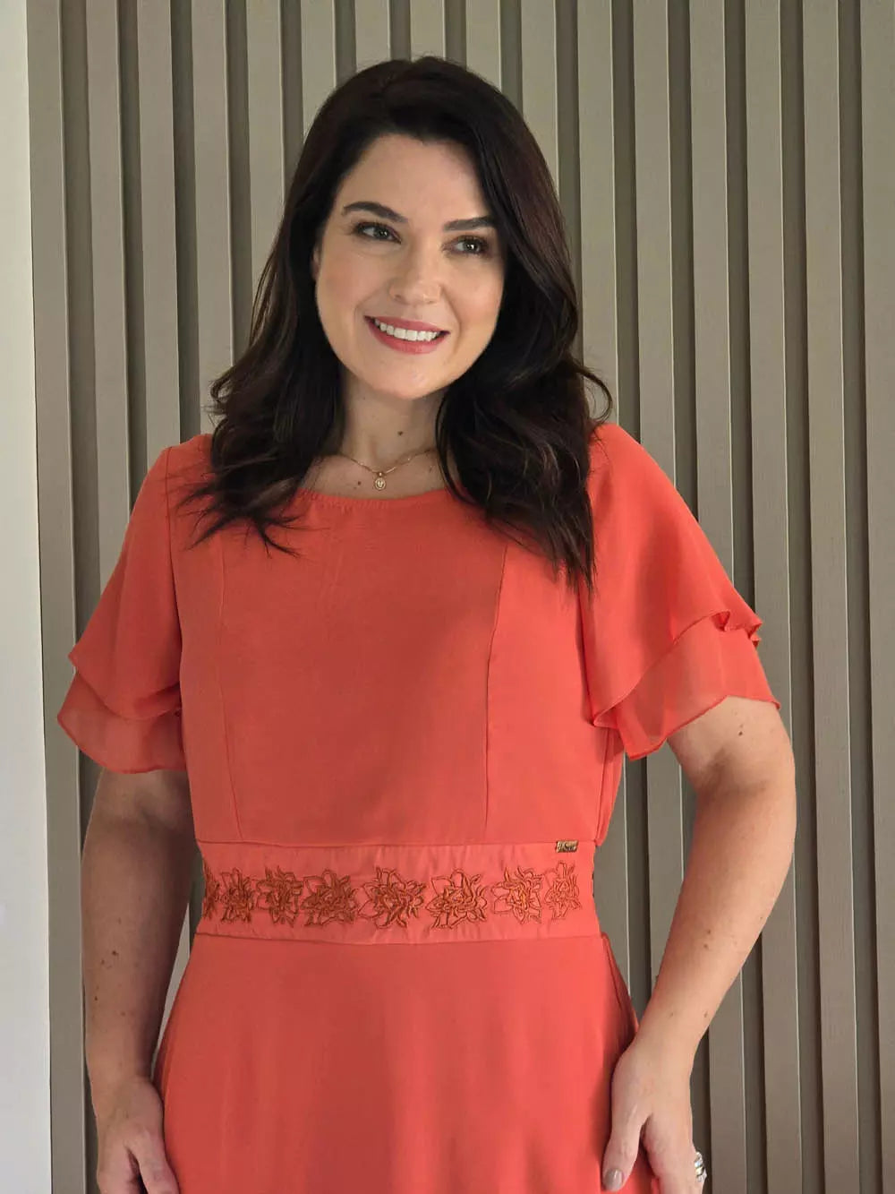 VESTIDO BORDADO COM CAMADAS